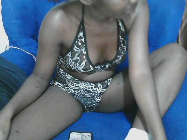 Petitelv live cam on BongaCams
