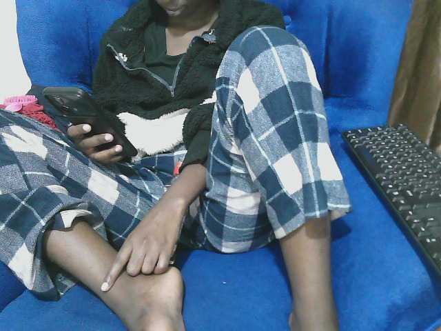 Petitelv live cam on BongaCams