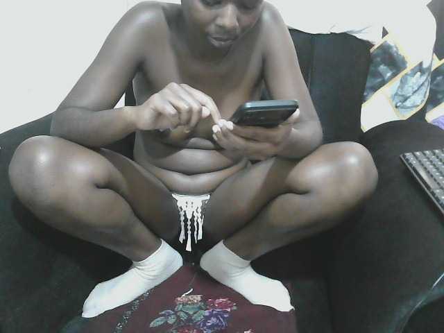 Petitelv live cam on BongaCams