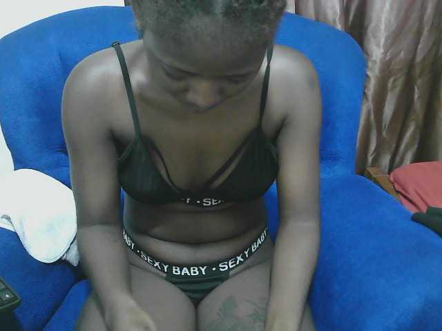 Petitelv live cam on BongaCams