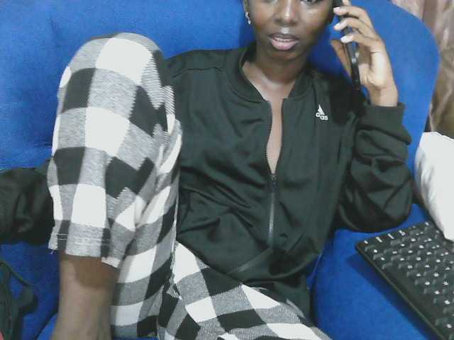 Petitelv live cam on BongaCams