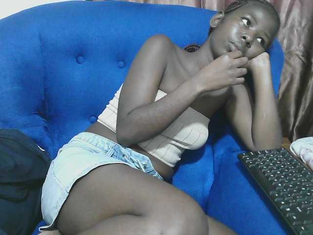 Petitelv live cam on BongaCams