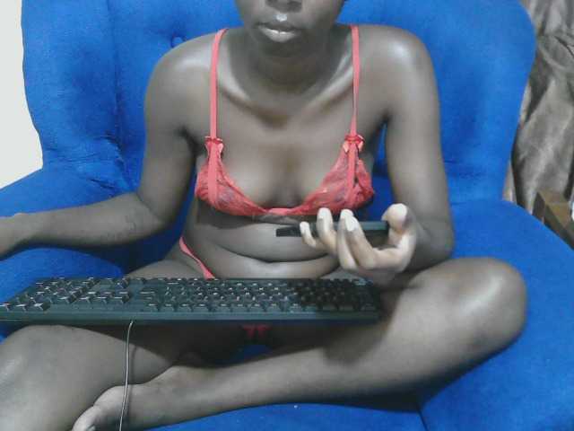 Petitelv live cam on BongaCams