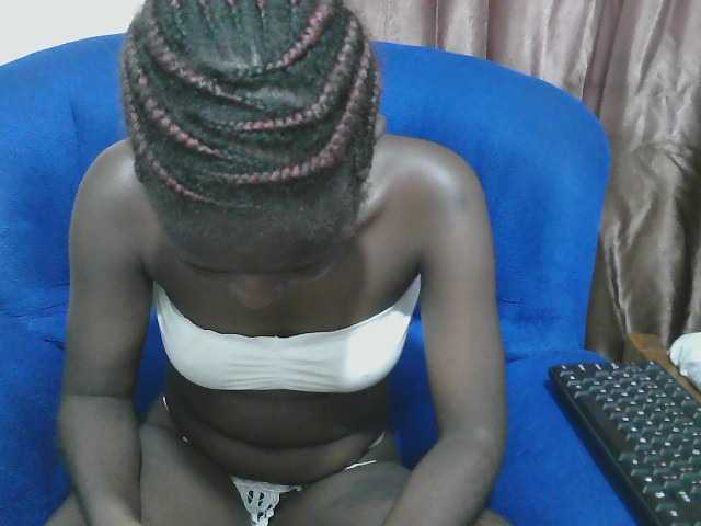 Petitelv live cam on BongaCams