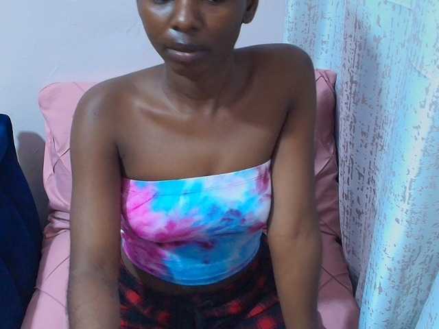 Petitelv live cam on BongaCams