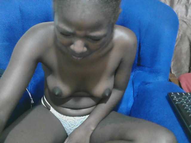 Petitelv live cam on BongaCams