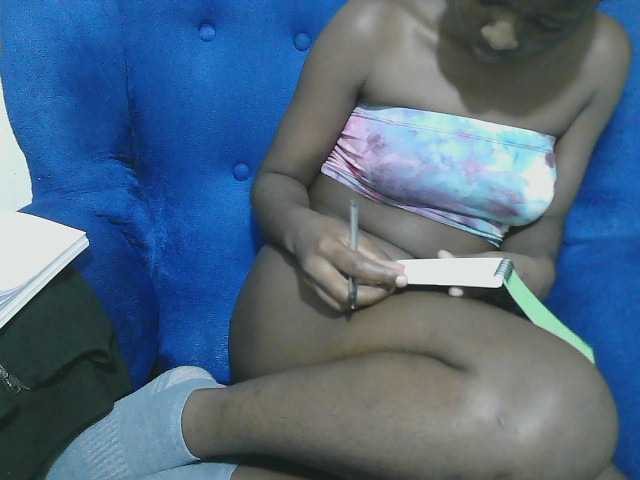 Petitelv live webcam show