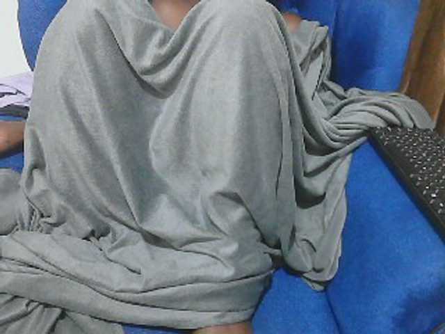 Petitelv live cam on BongaCams