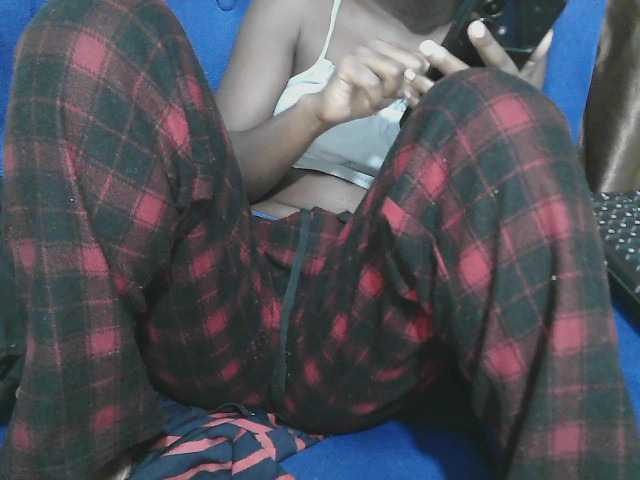 Petitelv live cam on BongaCams