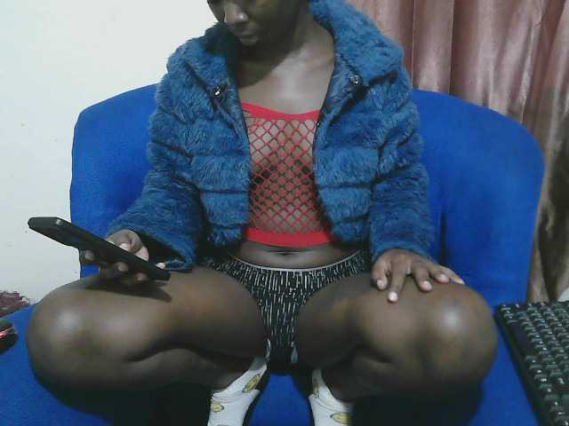 Petitelv live cam on BongaCams