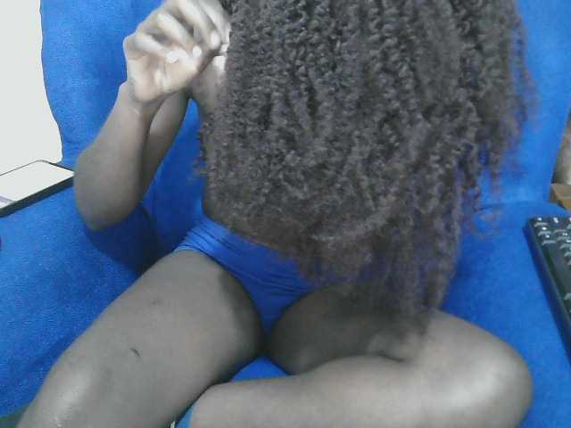Petitelv live cam on BongaCams
