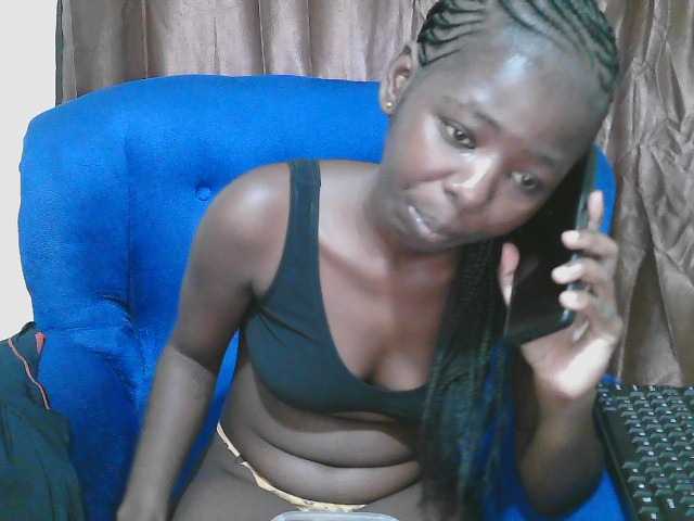 Petitelv live cam on BongaCams