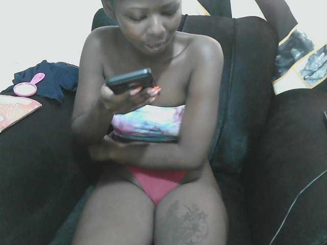 Petitelv live cam on BongaCams