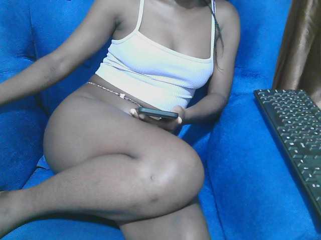 Petitelv live cam on BongaCams