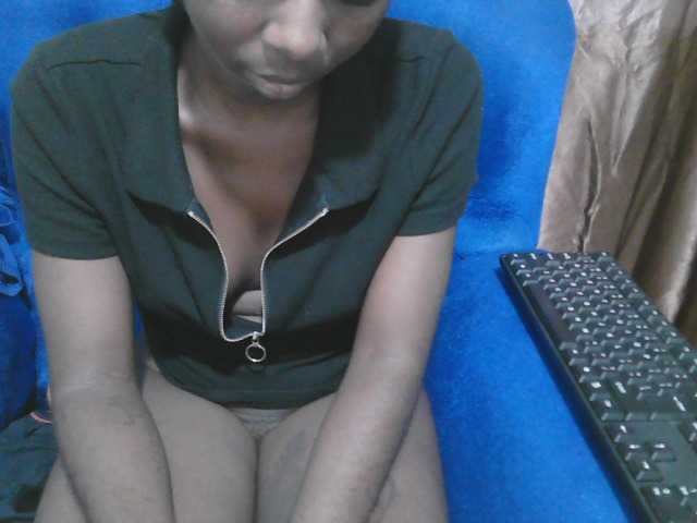 Petitelv live cam on BongaCams
