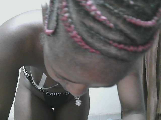 Petitelv live cam on BongaCams