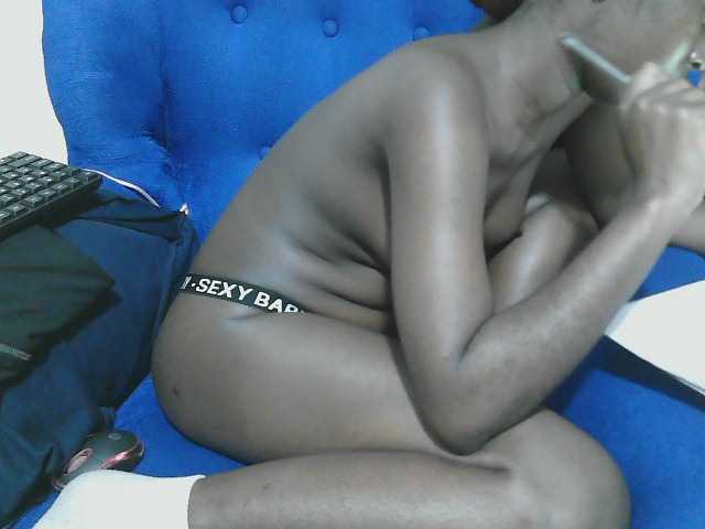 Petitelv live cam on BongaCams