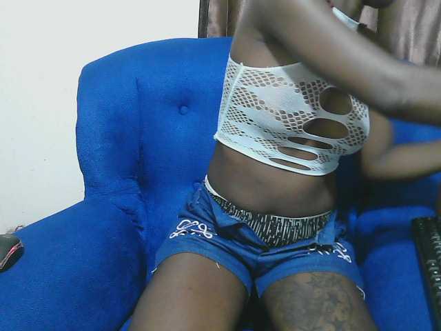 Petitelv live cam on BongaCams