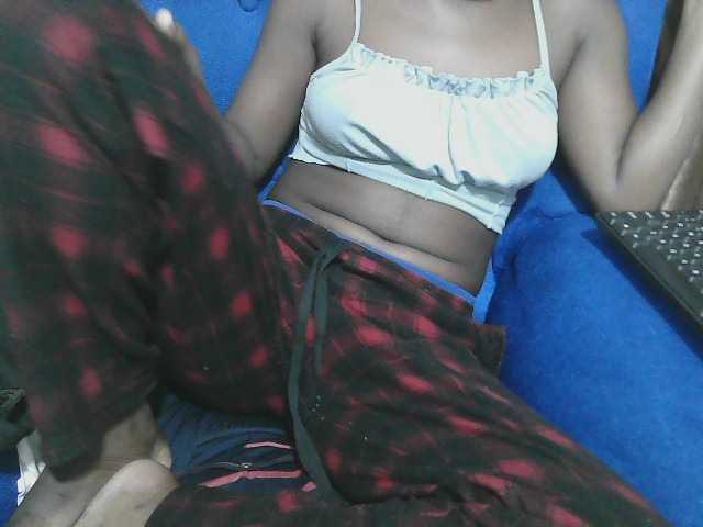 Petitelv live cam on BongaCams