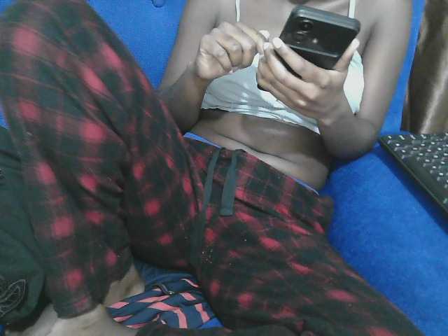 Petitelv live cam on BongaCams