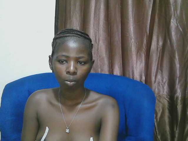 Petitelv live cam on BongaCams