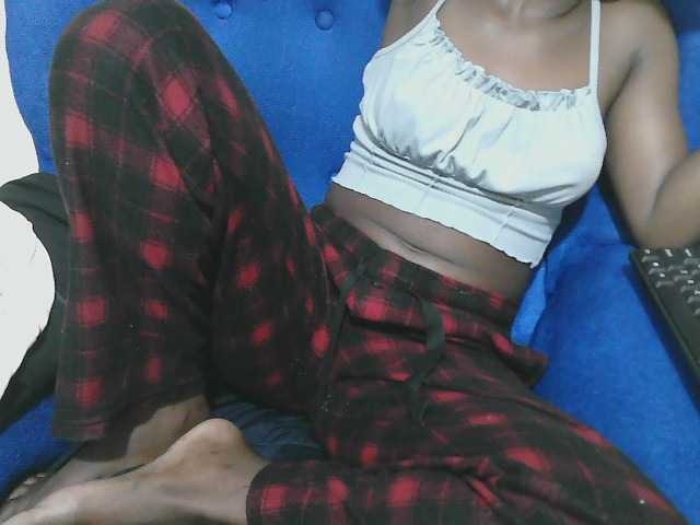 Petitelv live cam on BongaCams