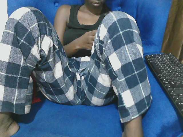 Petitelv live cam on BongaCams