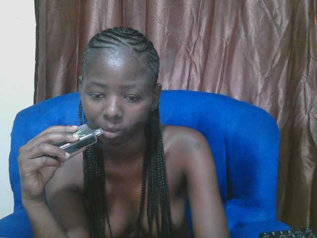 Petitelv live cam on BongaCams