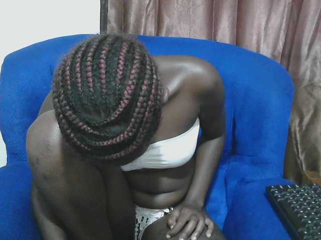 Petitelv live cam on BongaCams