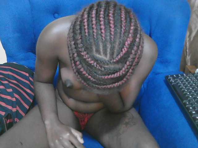Petitelv live cam on BongaCams