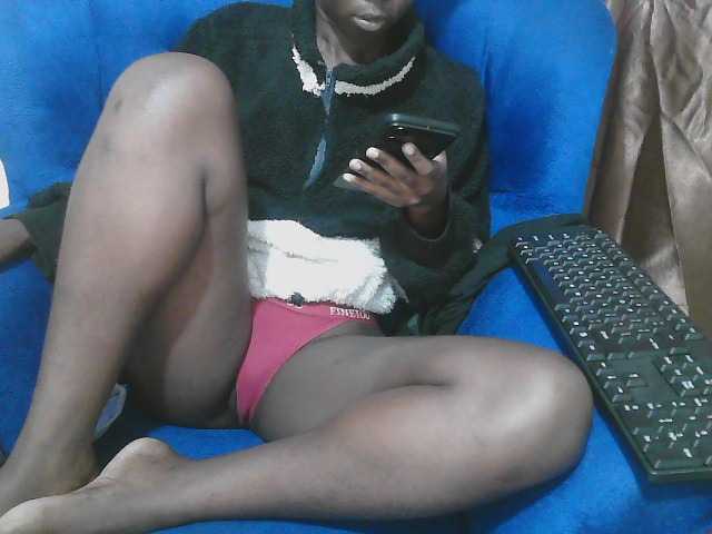 Petitelv live cam on BongaCams