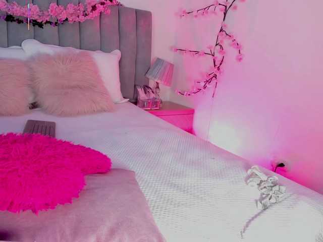 Jimenarestrepo live cam on 