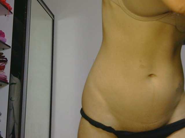 CarluyMessy live cam on BongaCams