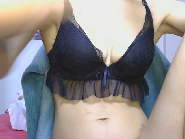 CarluyMessy live cam on BongaCams