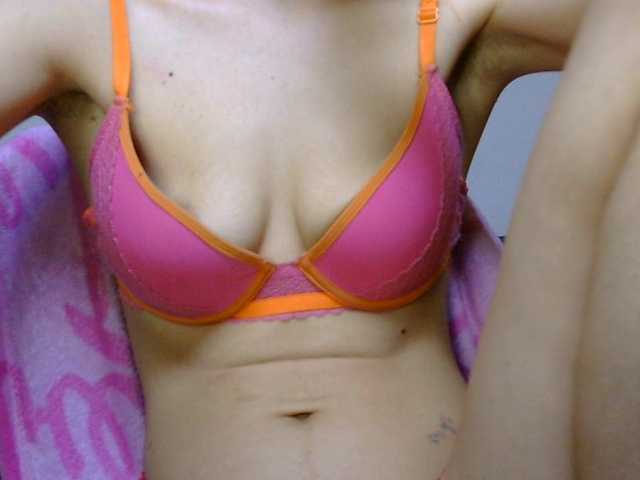 CarluyMessy live cam on