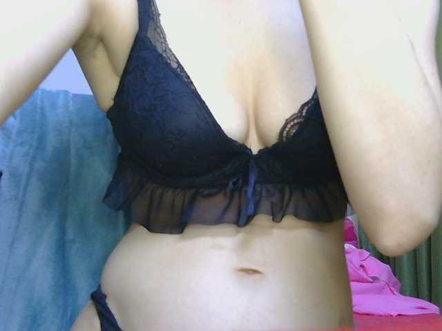 CarluyMessy live cam on BongaCams