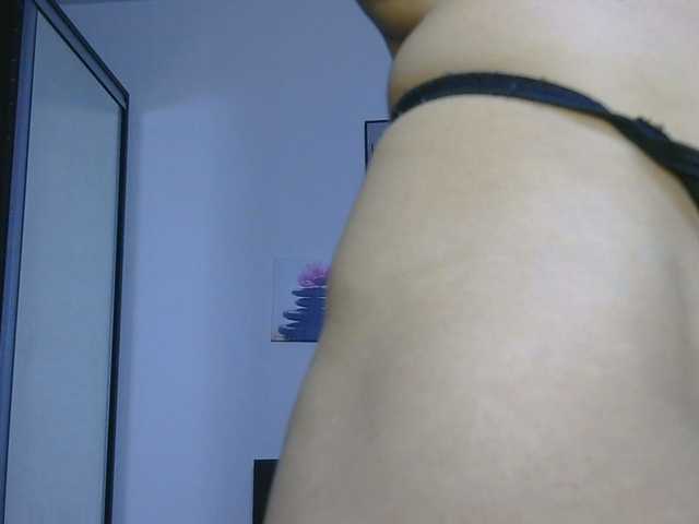 CarluyMessy live cam on BongaCams