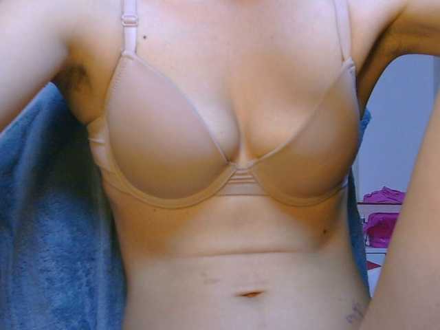 CarluyMessy live cam on BongaCams