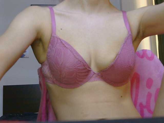 CarluyMessy live cam on BongaCams