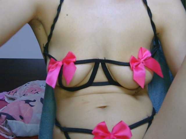 CarluyMessy live cam on BongaCams