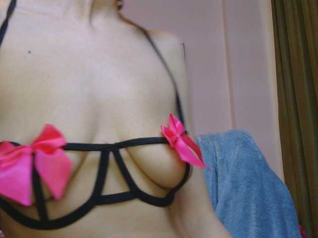 CarluyMessy live cam on BongaCams