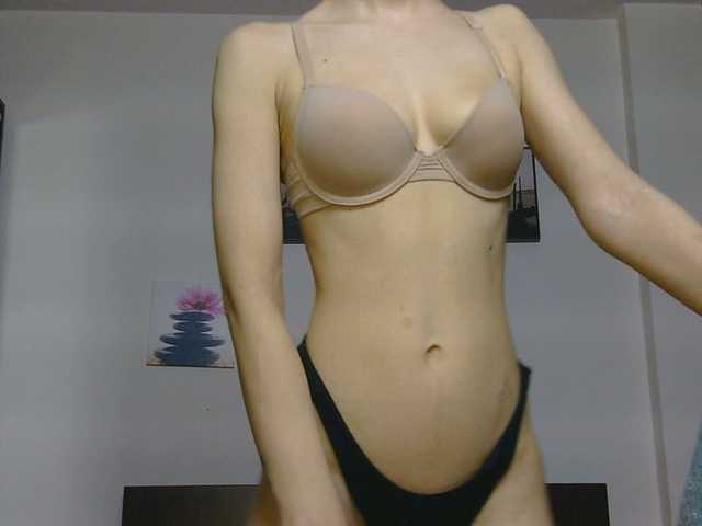 CarluyMessy live cam on BongaCams