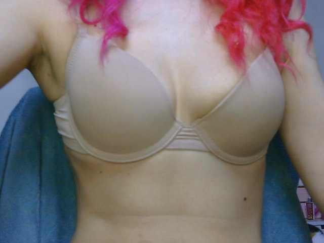 CarluyMessy live cam on BongaCams