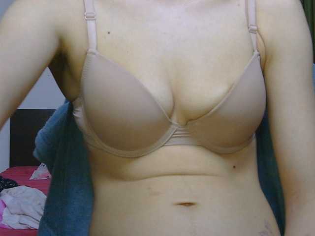CarluyMessy live cam on BongaCams
