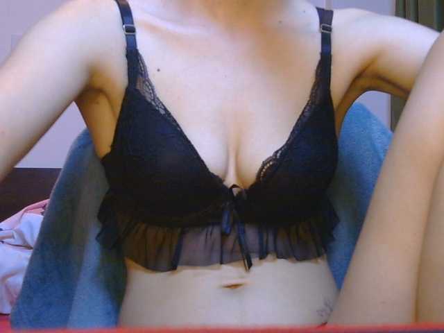 CarluyMessy live cam on BongaCams