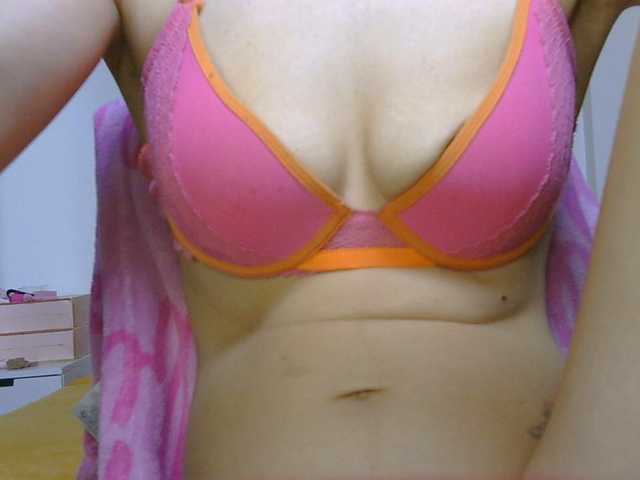 CarluyMessy live cam on BongaCams