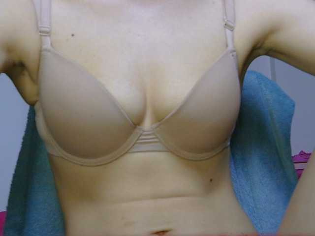 CarluyMessy live cam on BongaCams