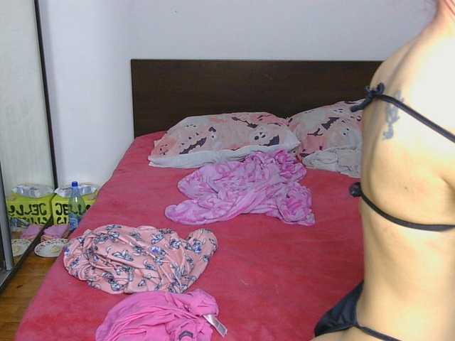 CarluyMessy live cam on BongaCams