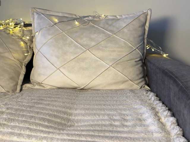 tinyhole's BongaCams show and profile