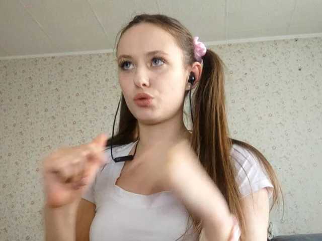 LeanaLomino live cam on BongaCams
